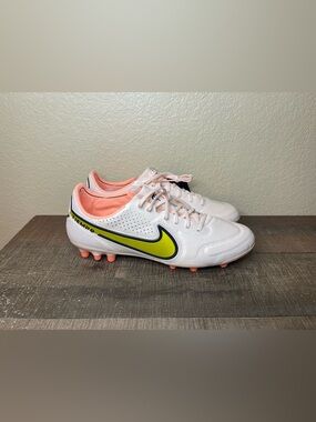 Nike Tiempo Legend 9 Elite AG Pro “Guava Ice”
- Size 9.5 Men.